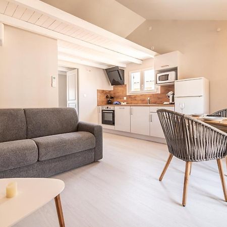 Au Coin Des Vins Apartman Tulette Kültér fotó