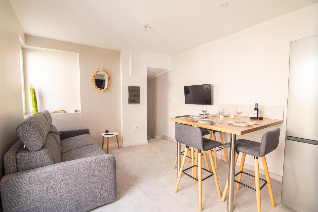 Au Coin Des Vins Apartman Tulette Kültér fotó